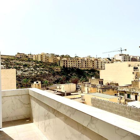 Private Bedroom With Balcony In A Shared Apartment At The Bay Of Xlendi Extérieur photo