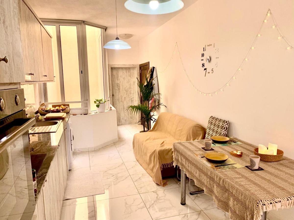 Private Bedroom With Balcony In A Shared Apartment At The Bay Of Xlendi Extérieur photo