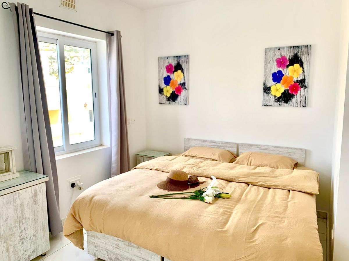 Private Bedroom With Balcony In A Shared Apartment At The Bay Of Xlendi Extérieur photo