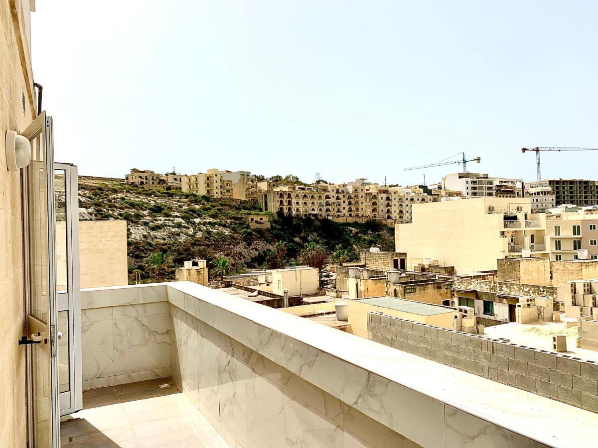 Private Bedroom With Balcony In A Shared Apartment At The Bay Of Xlendi Extérieur photo